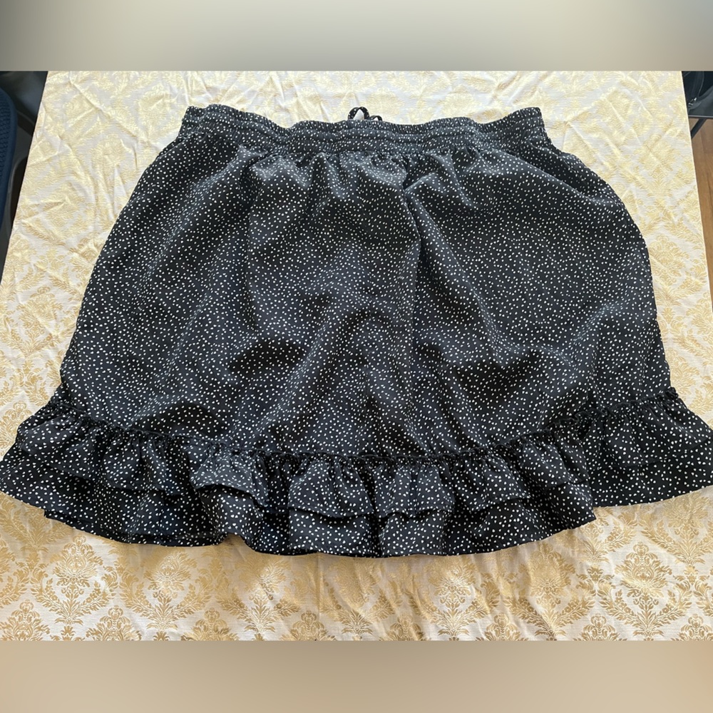 4XL Shein Curve Black and White Dots Drawstring Ruffle Mini Skirt